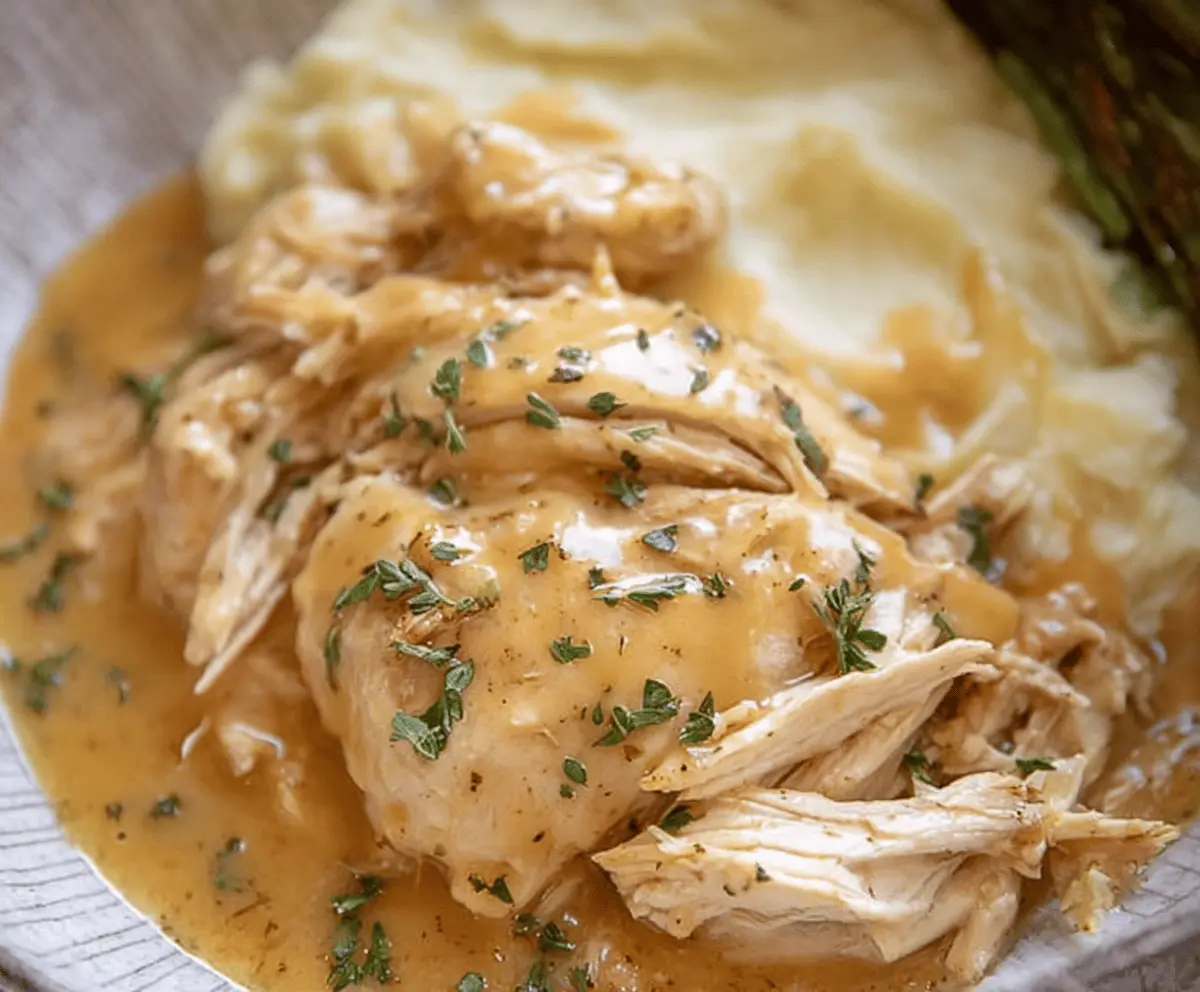 Easy Crockpot Chicken and Gravy Recipe for Tender, Delicious Comfort Food